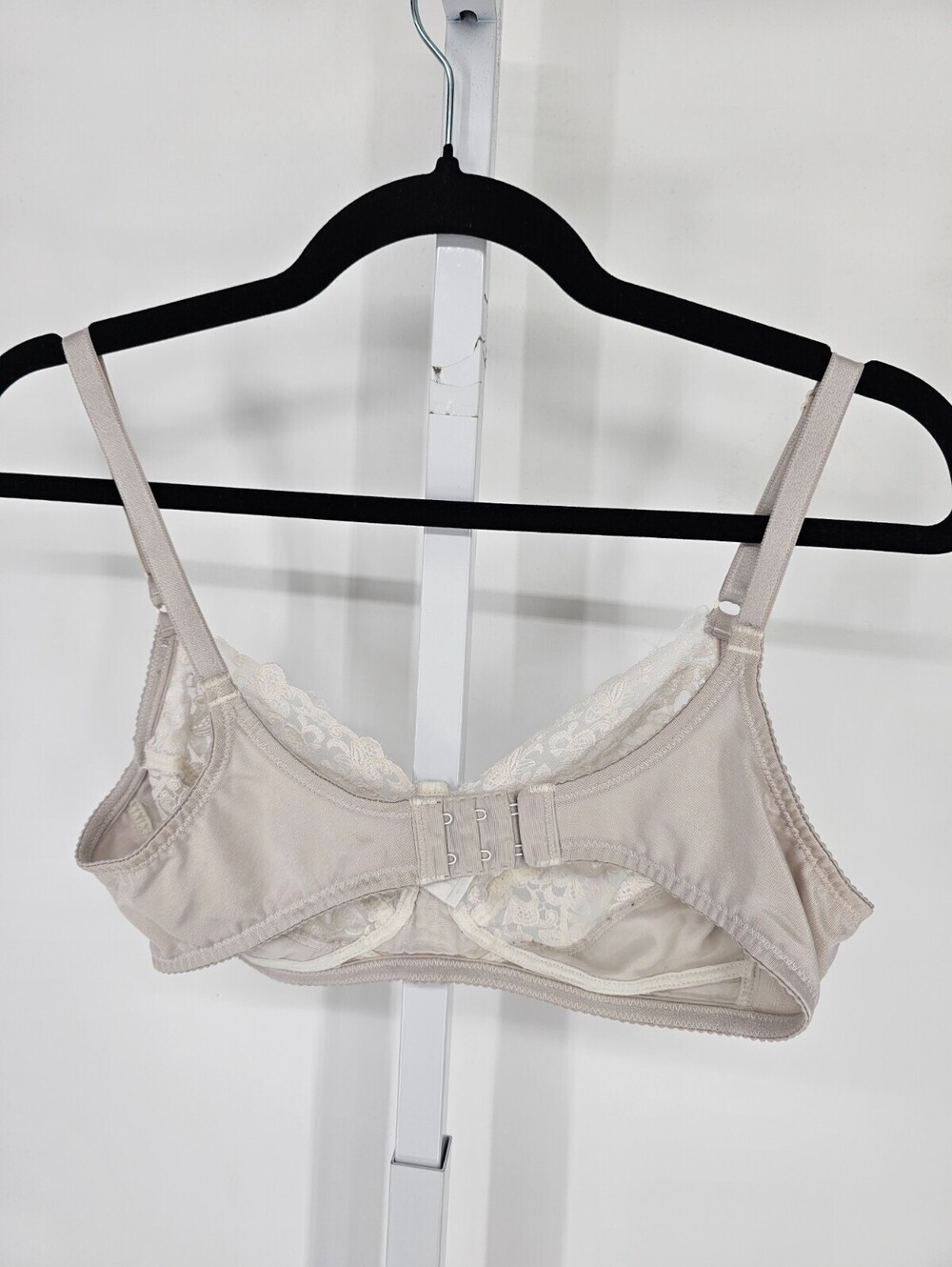 Vintage Wacoal Womens Sz 38C Unlined T Shirt Bra White Lace 85229 - Picture 3 of 5